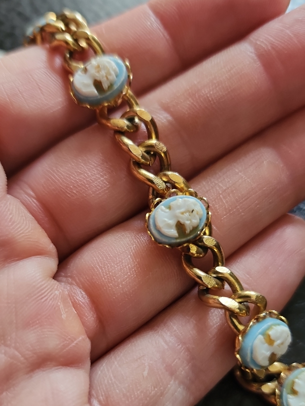 VTG Gold Tone Cameo Link Bracelet with Blue and White Accents